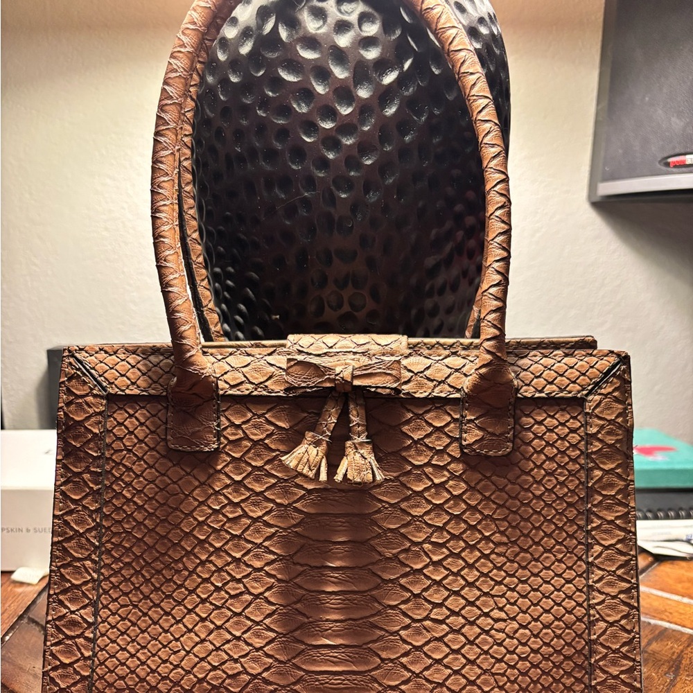 90s VINTAGE Y2K LIZ CLAIBORNE FAUX CROCODILE TEXTURE BROWN MINI HANDBAG!!